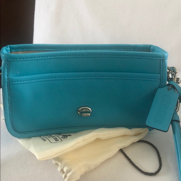 Leather Blue coach crossbody bag! - Picture 3 of 4